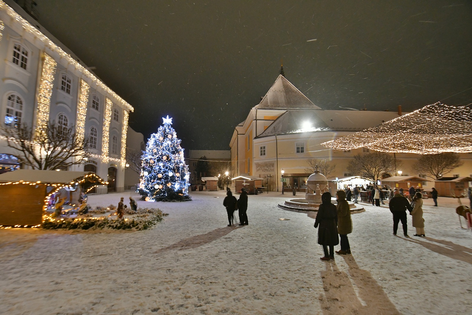 Havas Székesfehérvár - fehérbe öltözött Szilveszterkor a Belváros